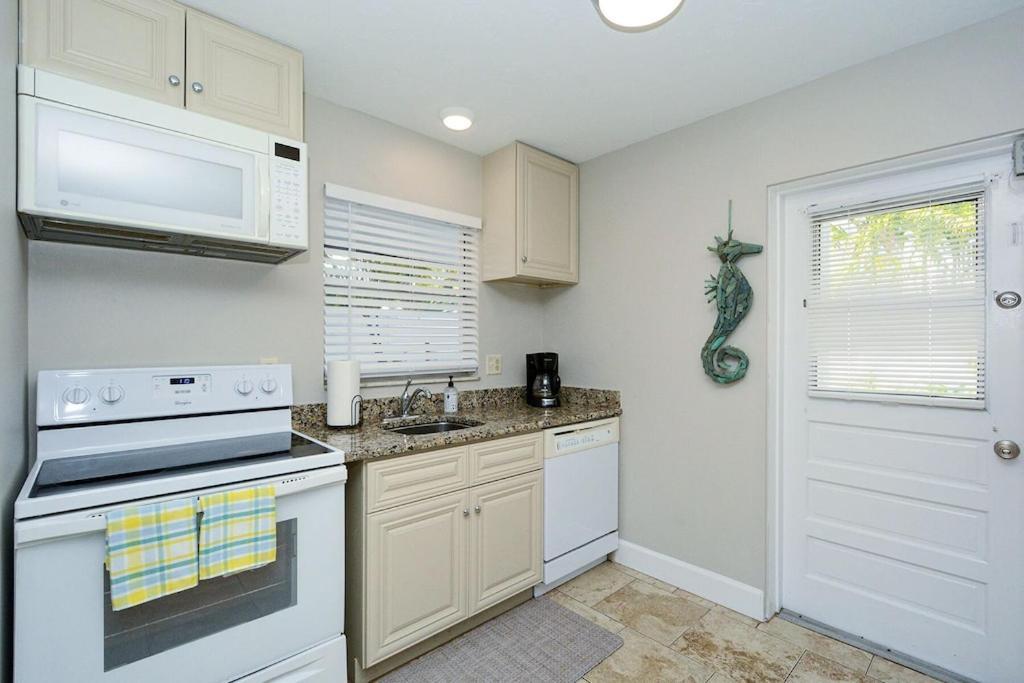 Canal 309 - Right In Siesta Key Village! Eksteriør billede