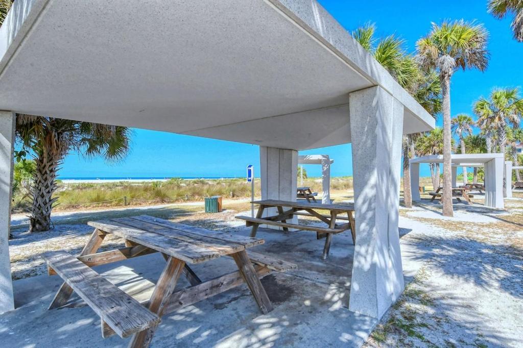 Canal 309 - Right In Siesta Key Village! Eksteriør billede