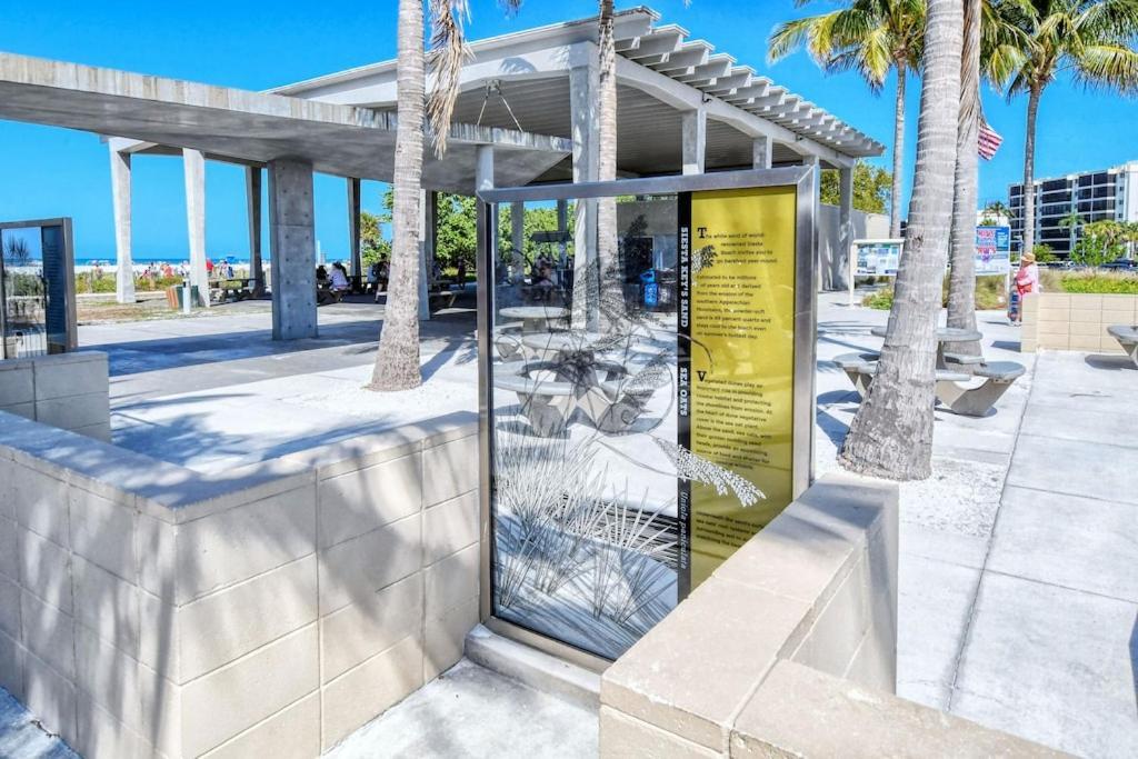 Canal 309 - Right In Siesta Key Village! Eksteriør billede